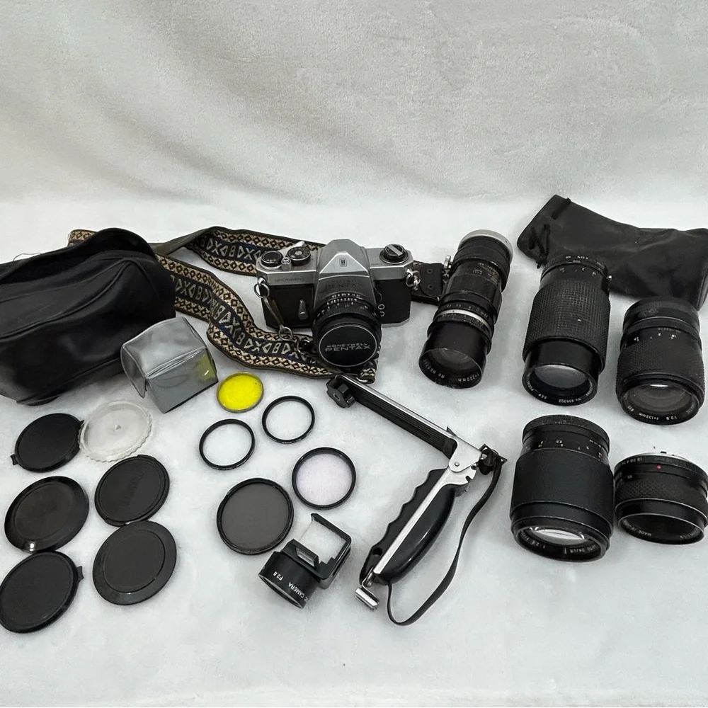 Honeywell Pentax Spotmatic 2716933 Handheld Camera + Accessories & 5 Lenses